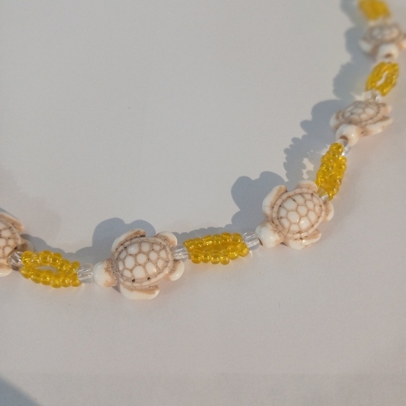 White Howlite Turquoise Turtle Necklace - Picture 4 of 5